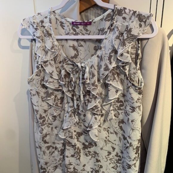 Sheer Ruffles blouse - Picture 1 of 8